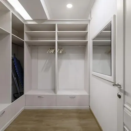 Independentei Street Apartment *